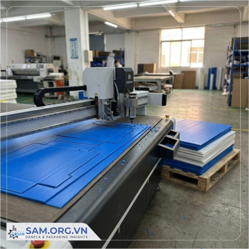 Cách cắt, gấp và gia công tấm Danpla đúng kỹ thuật