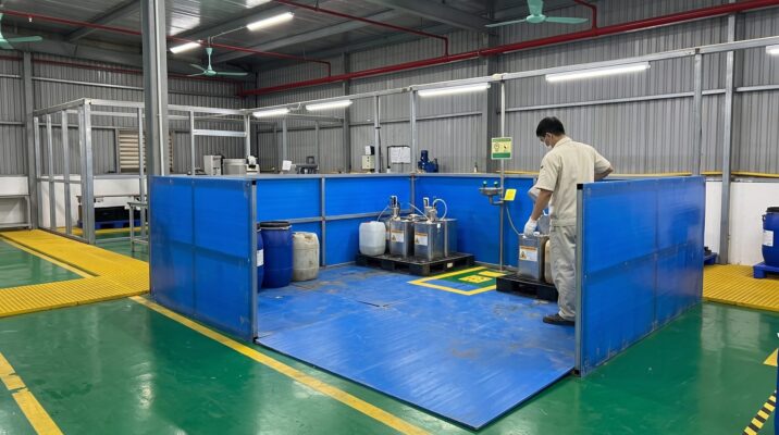 Tấm Danpla kháng hóa chất lót khu vực pha chế trong nhà máy